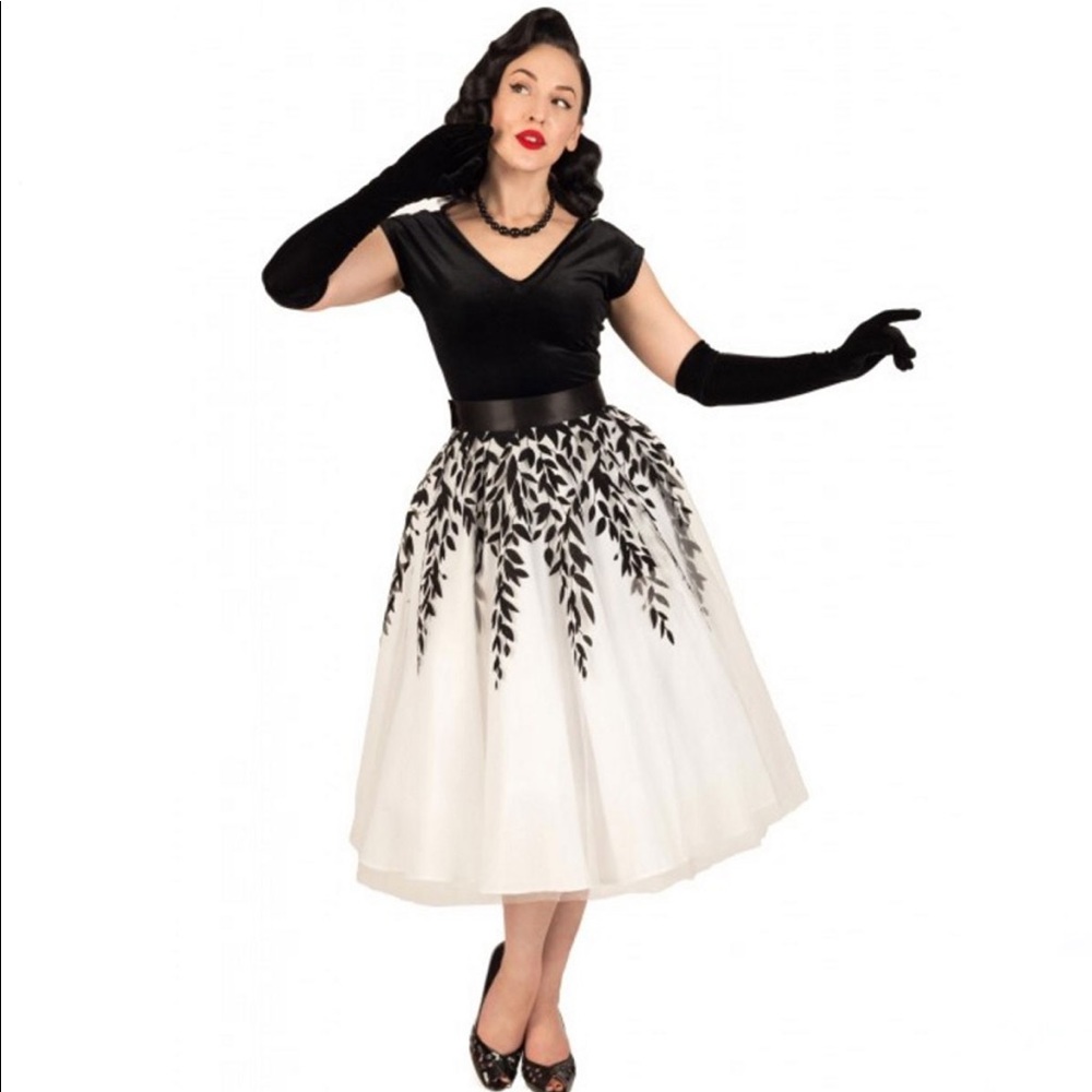 Tatyana Graceful Skirt (Size Small)